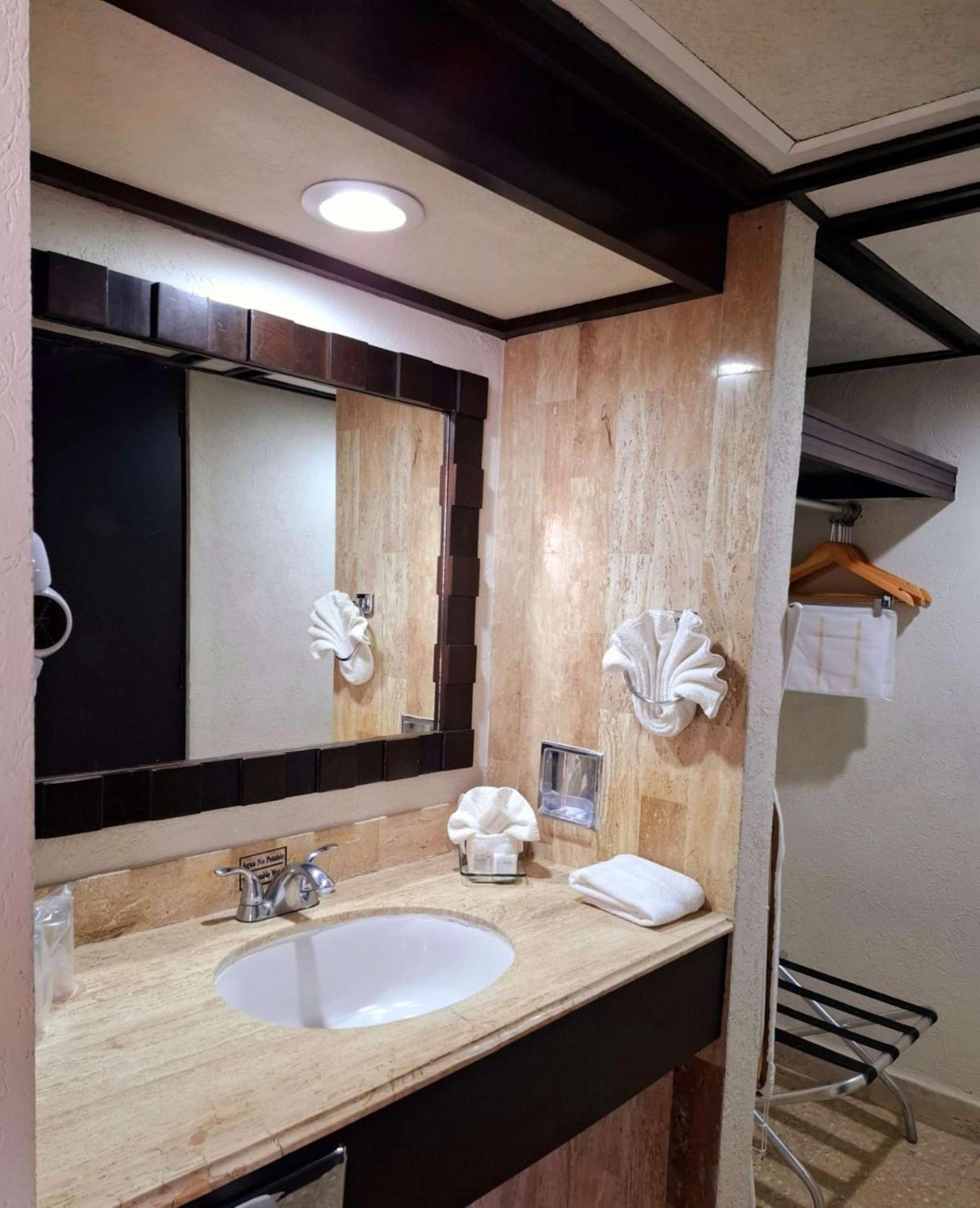 Best Western Hotel Posada Freeman Zona Dorada Mazatlan Exterior photo